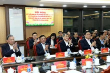 苏林总书记出席第十六届国会代表候选人居住地选民意见征求会议。