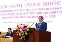 范明正总理发表讲话。