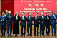 越共中央政治局委员、中央书记处常务书记陈锦绣出席会议。（维灵 摄）