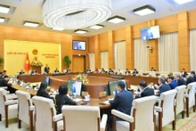 附图：越南国会常务委员会一场会议场景。