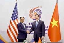 越南政府副总理兼外长裴青山和美国国务卿鲁比奥。(图片来源:越通社)