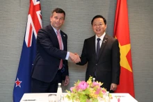 政府副总理陈红河礼节性拜会新西兰议会议长格里·布朗利。