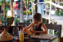 芽庄以传统春节文化空间吸引游客。