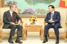 越南政府副总理陈红河会见意大利驻越南大使马可·德拉·塞塔。