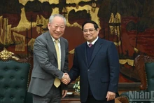 越南政府总理范明正会见中国太平洋建设集团创始人严介和。（陈海 摄）