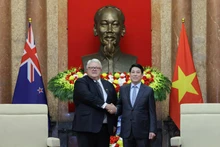 越南国家主席梁强会见新西兰议会议长格里·布朗利。
