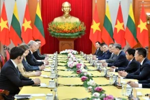 越共中央总书记苏林会见立陶宛总统吉塔纳斯·瑙塞达场景。