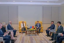 越共中央政治局委员、胡志明国家政治学院院长、中央理论委员会主席阮春胜与澳大利亚总督萨曼莎·莫斯廷（Sam Mostyn）举行会晤。