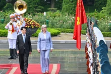 越南国家主席梁强主持隆重仪式 欢迎澳大利亚总督访越。