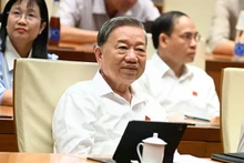 6月12日上午，苏林总书记出席第十五届国会第九次会议。