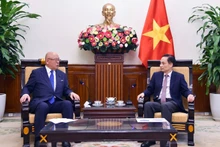 外交部长黎怀忠会见日越友好议员联盟特别顾问武部勤。