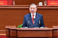 苏林总书记致闭幕词。（水源 摄）