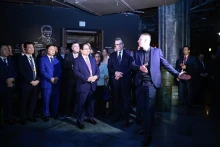 范明正总理参观原子能博物馆。