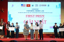 “了解美国”竞赛颁奖仪式。