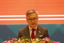 老挝外交部长通沙万·丰威汉在首都万象国家会议中心主持新闻发布会，公布老挝人民革命党第十二次全国代表大会的成果。