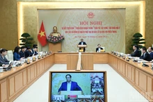 政府总理范明正主持召开“光忠行动”中期总结会议。（陈海 摄）