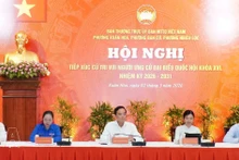 越南祖国阵线委员会胡志明市春和坊、棋盘坊及饶禄坊常务委员会联合举行第十六届国会代表候选人与第六选区选民的接触会议。