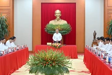 苏林总书记与外交部党委常委召开会议。（登科 摄）