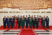 越共中央总书记、中央军委书记苏林出席海军军种 “人民武装力量英雄”称号受勋仪式。