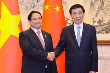 越南政府总理范明正会见中国全国政协主席王沪宁。