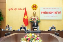 越共中央政治局委员、国会主席、国家选举委员会主席陈青敏主持会议。