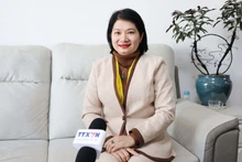 广东越粤商旅服务有限公司总经理范氏清鸾接受越通社记者采访。（图片来源：越通社）