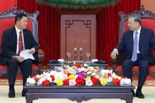 苏林总书记会见老挝公安部部长万通·贡马尼上将。