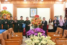 第325师成立75周年——《人民报》社代表团访问并致以祝福。