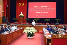 越共中央总书记苏林率领中央工作代表团赴得乐省走访调研。