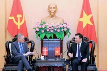 胡志明国家政治学院院长阮春胜会见丹麦驻越南大使。