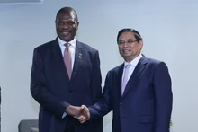 范明正总理会见南非副总统保罗·马沙蒂莱。