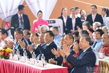 8月19日，苏林总书记与党和国家领导人出席全国重点工程项目开（竣）工仪式。（成达 摄）