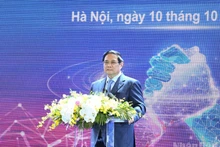 越南政府总理范明正在河内出席2025年越南私营经济全景（ViPEL）会议。