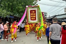 圣母柳杏迎请仪式。