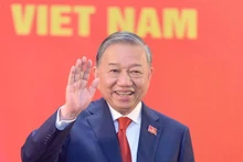 老挝、中国和柬埔寨领导人致电祝贺苏林同志当选越共中央总书记。