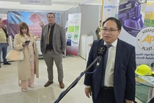 越南驻阿尔及利亚商务处参赞介绍在越南投资机会。