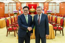 越共中央总书记苏林会见韩国国会议长禹元植。（维灵 摄）