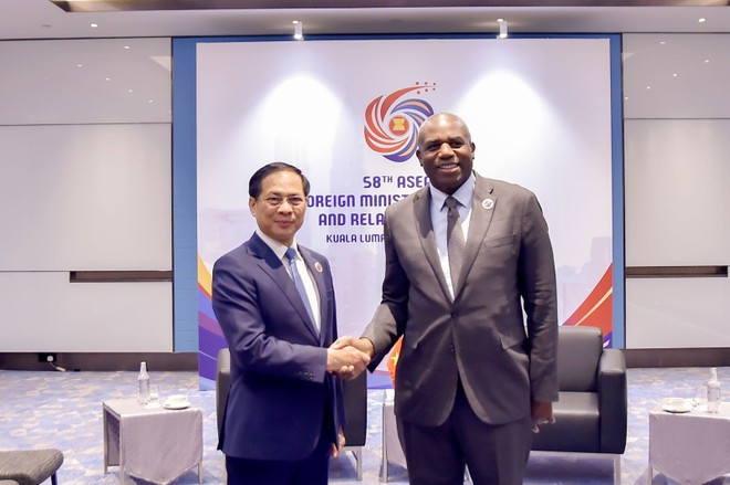 越南政府副总理兼外长裴青山会见英国外交大臣拉米。 s2.jpg