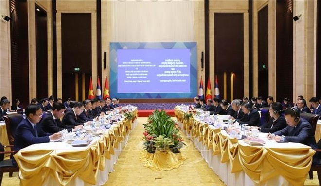 阮志勇副总理与沙伦赛副总理举行会谈。 l2.jpg