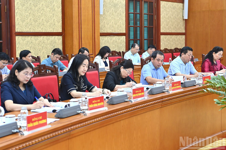 各部门委机关同志与会。 l4.jpg