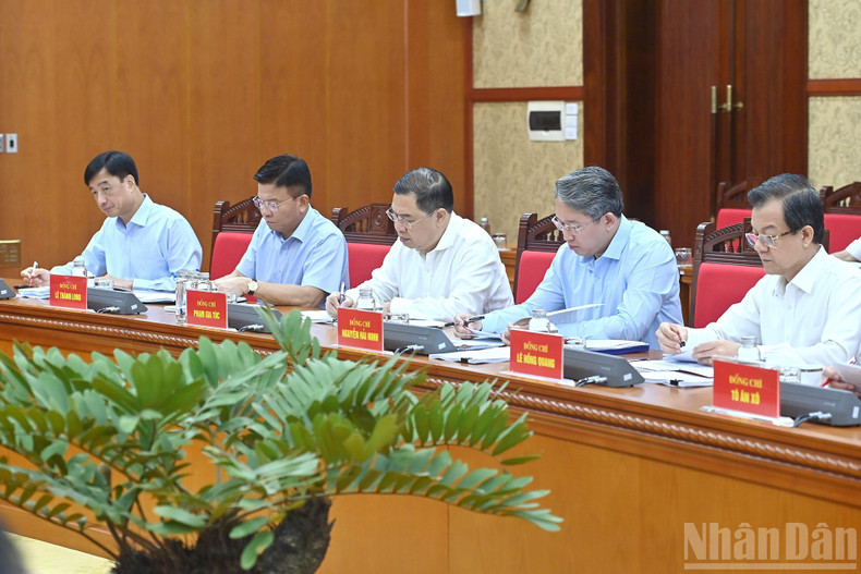 党和国家领导人同志与会。 l3.jpg
