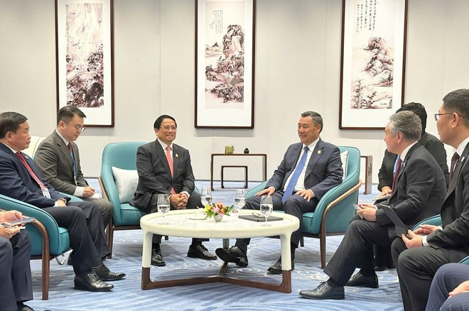 范明正总理会见吉尔吉斯斯坦总统萨德尔·扎帕罗夫。 p2.jpg