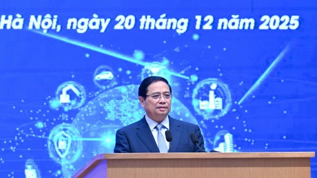 范明正总理在活动上发表讲话。