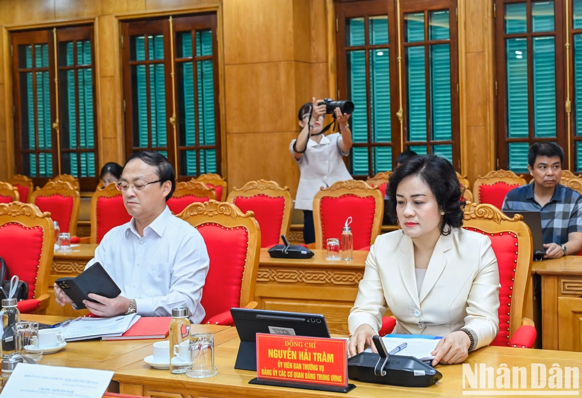 出席会议的各位中央党机关党委常委会委员和各位代表。