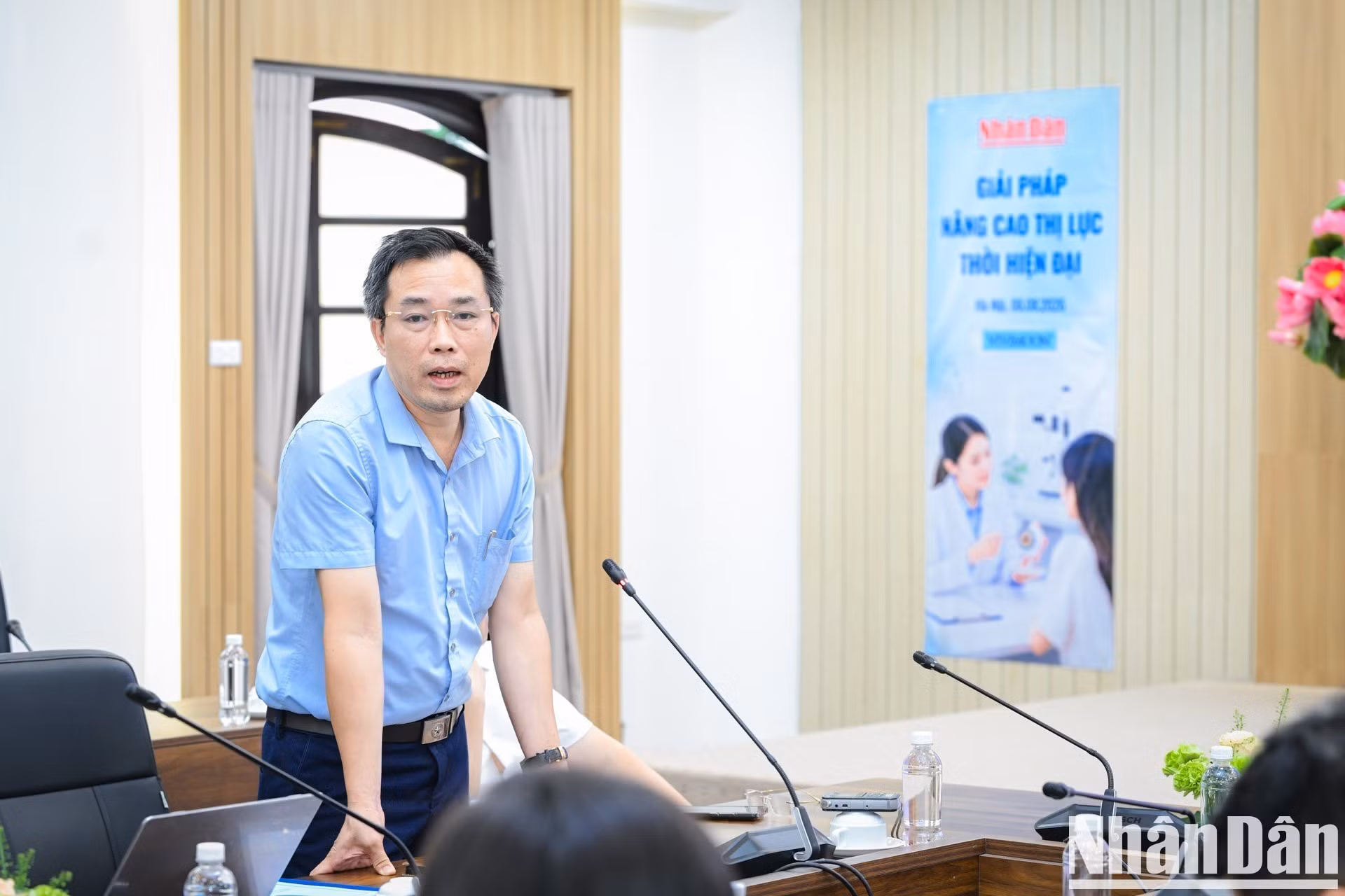 优秀医生、医学博士裴友全就“儿童和学生屈光不正现状及控制对策”发表参论。