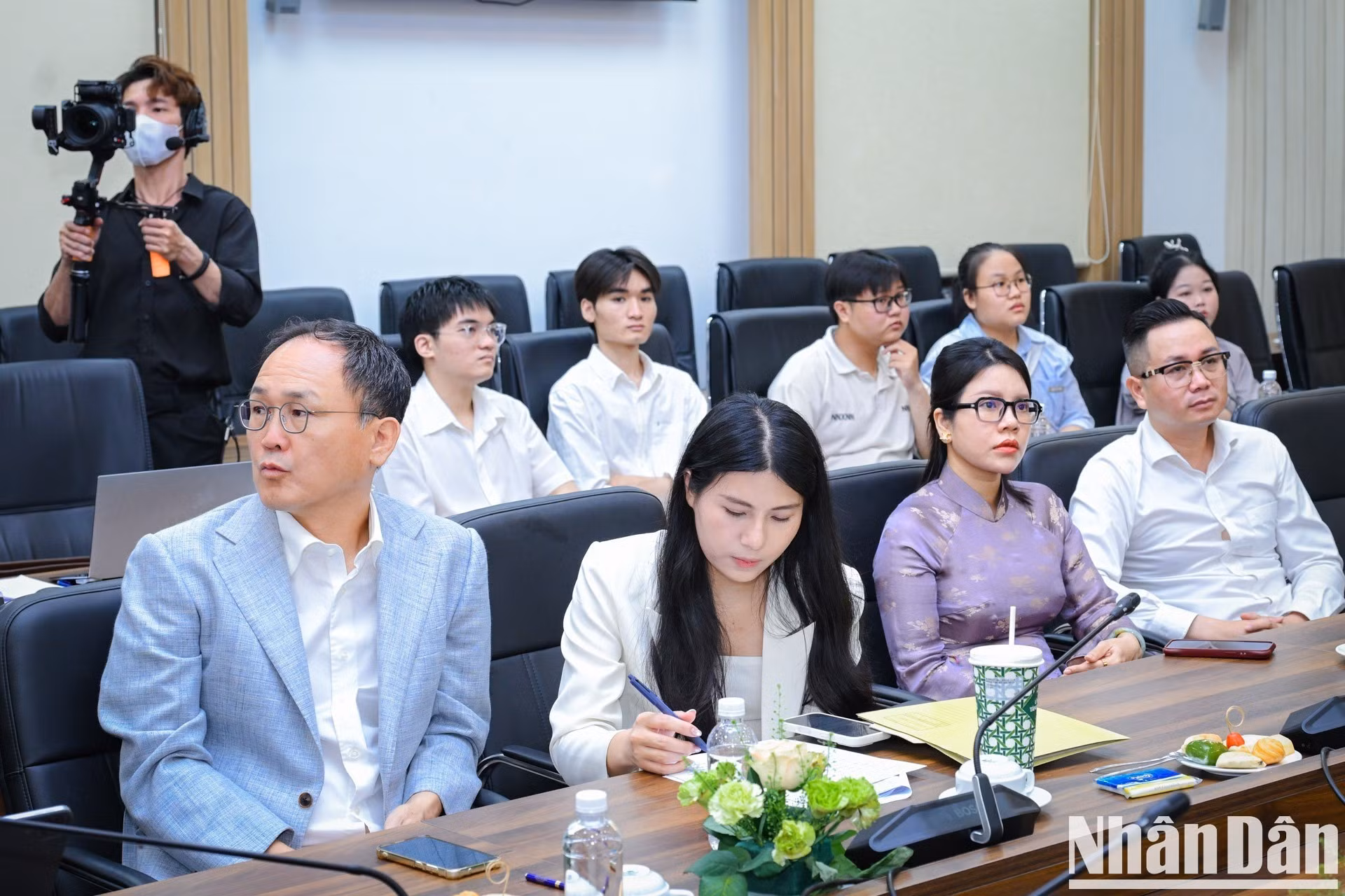 视力保健行业的企业参加了此次座谈会。