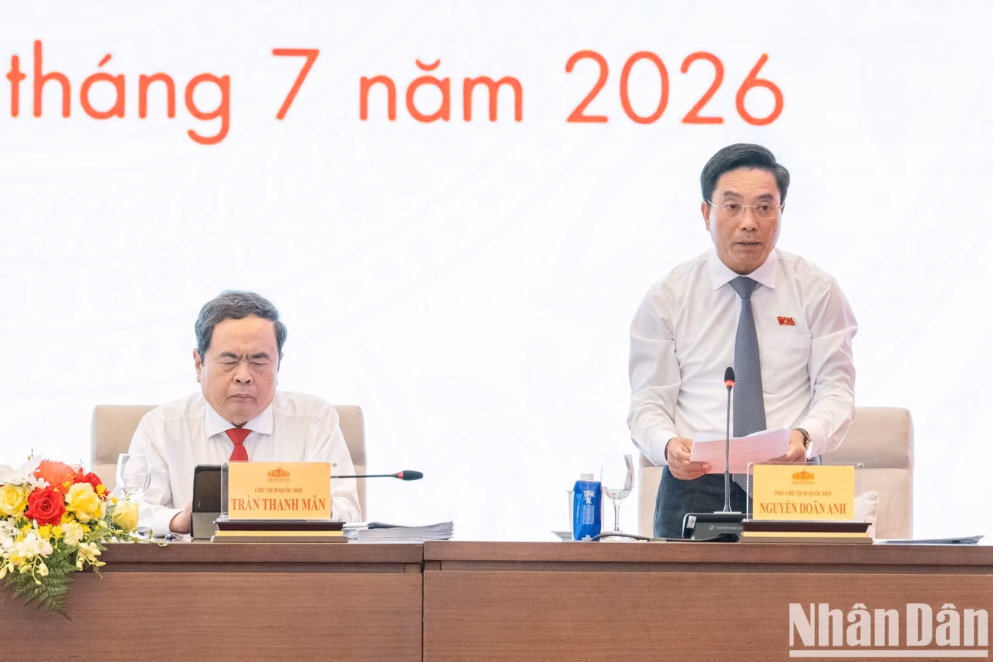 国会副主席阮尹英协调会议。