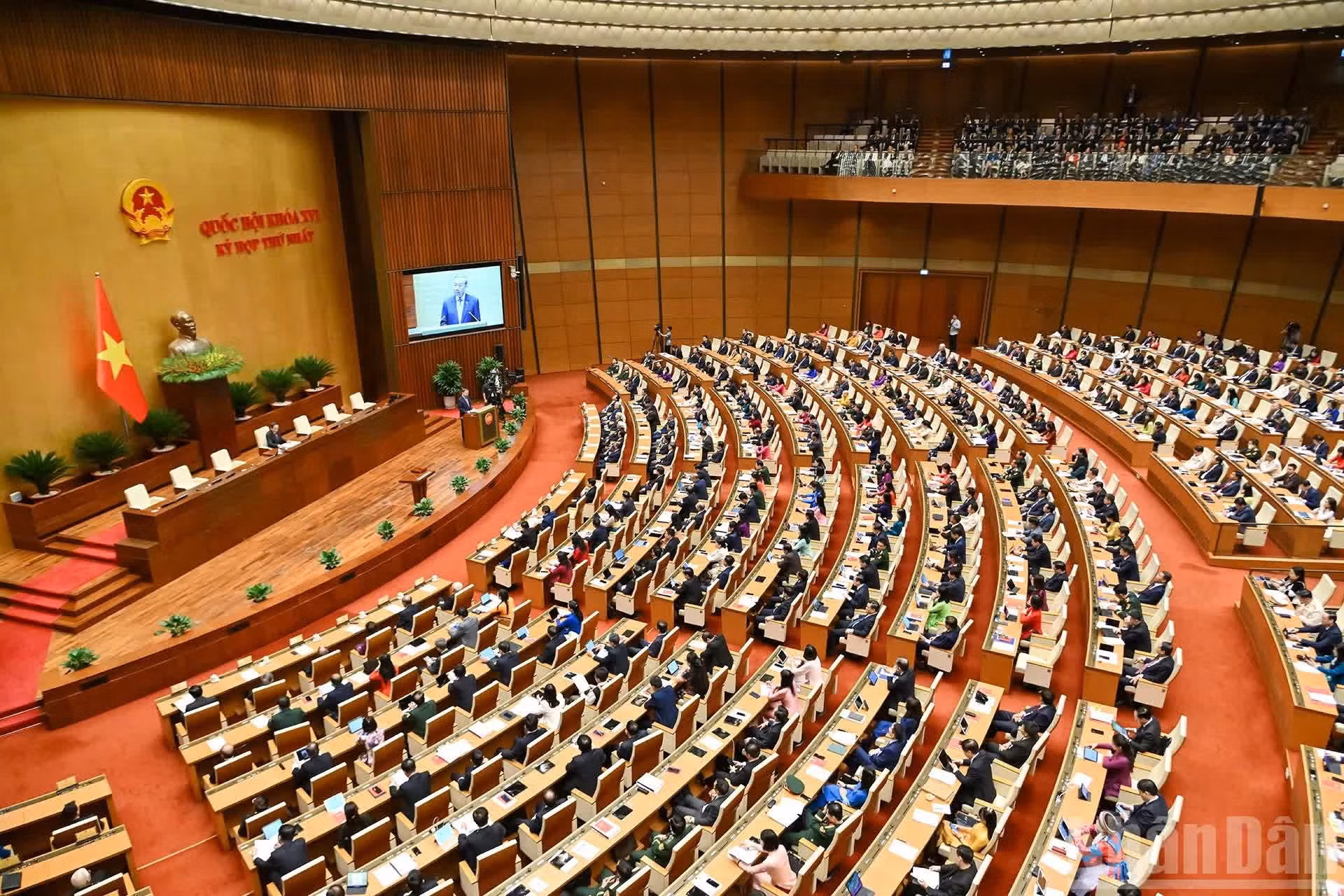 第十六届国会第一次会议开幕式全景。