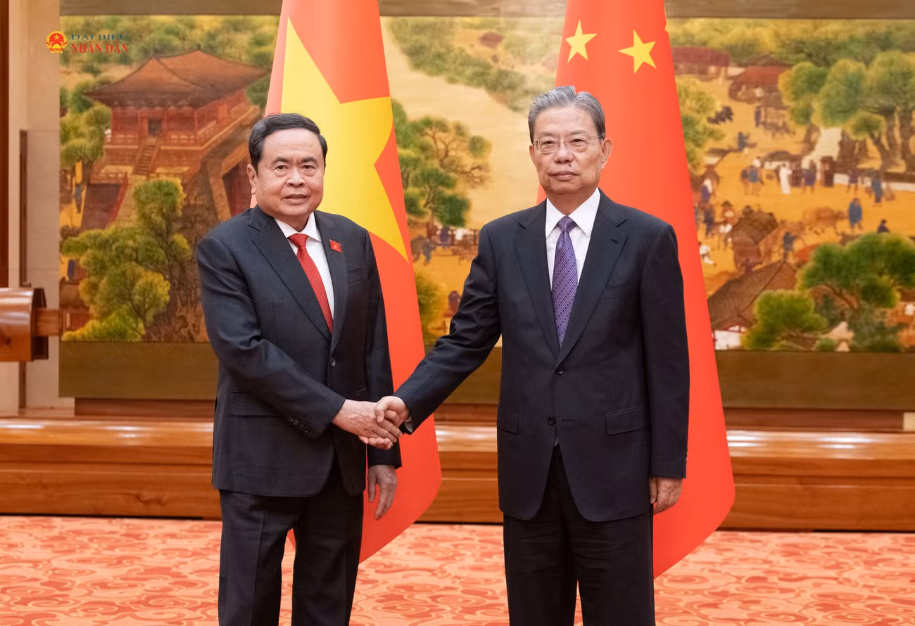 越南国会主席陈青敏与中国全国人大常委会委员长赵乐际。（图片来源：人民代表报）