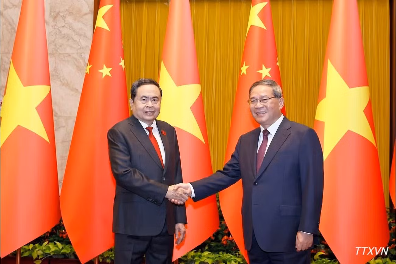 越南国会主席陈青敏会见中国国务院总理李强。（图片来源：越通社）